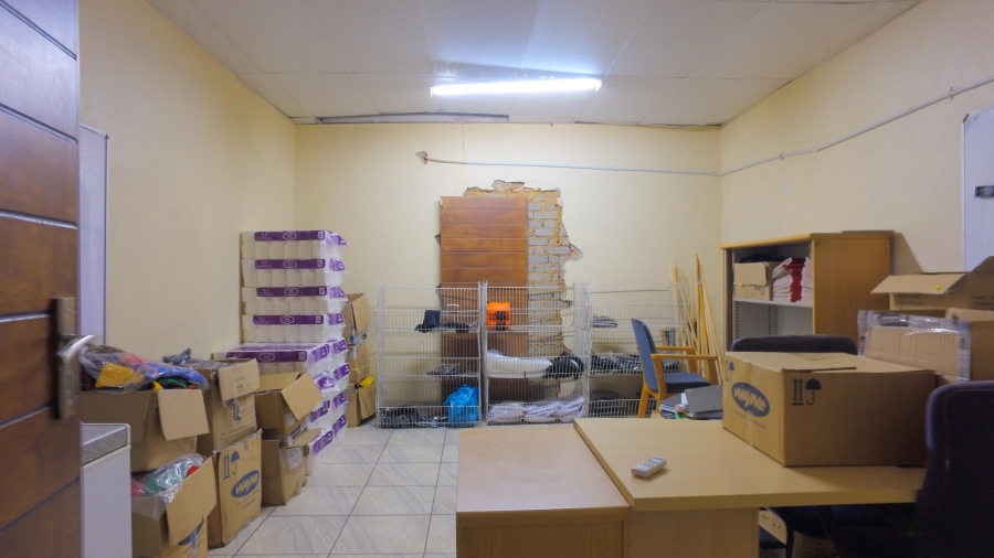 To Let commercial Property for Rent in Oos Einde North West